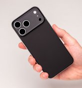 Süti PhoneBack i silikon för iPhone 17 Pro - Kolsvart