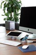 Just Mobile AluCup Grande - Det oplagte opbevaringssted til din iPhone eller iPad Mini. - Röd