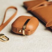 Moshi Pebbo Luxe for AirPods 3 - Karamellbrun