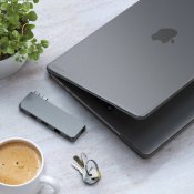 Satechi eco Hardshell-etui for MacBook Air M2 - Mørk