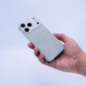 Süti NanoSuede PhoneBack iPhone 17 Pro Maxille - Sininen aura