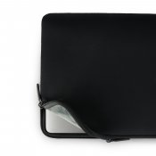 Pipetto Classic Fit-fodral för MacBook Neo - Svart