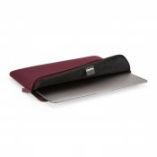 Pipetto Classic Fit-fodral för MacBook Neo - Vinröd