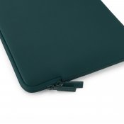 Pipetto Classic Fit-fodral för MacBook Neo - Mörk petrol