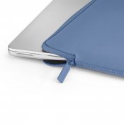 Pipetto Classic Fit-fodral för MacBook Neo - Lavendel