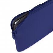 MacBook Neo 13 (A18 Pro) Classic Fit Sleeve - Hehkuva sininen - Hohtava sininen