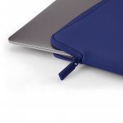 MacBook Neo 13 (A18 Pro) Classic Fit Sleeve - Hehkuva sininen - Hohtava sininen