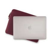 Pipetto Classic Fit-fodral för MacBook Neo - Vinröd