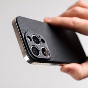 PhoneBack | iPhone 17 Pro Max | NanoLeather | korpinmusta - Korpinmusta