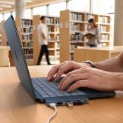 Satechi USB-C Snap Hub för MacBook Neo - Indigo