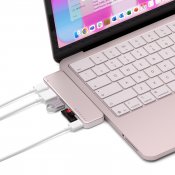 Satechi USB-C Snap Hub för MacBook Neo - Rouge