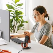 Satechi 3-i-1 hopfällbart Qi2 trådlöst laddställ - Svart