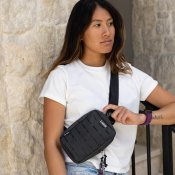 UAG Dryout Tech Sling -olkalaukku - Musta